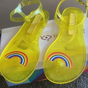 Katy Perry “Rainbow Geli Sandals” 🌈🔥